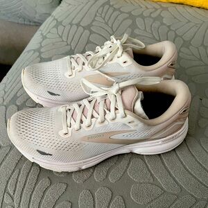 EUC Brooks Ghost 15 Running Shoes